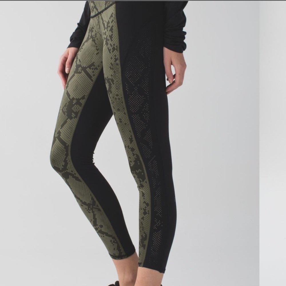 Lululemon Beyond Boundaries Pant
Black / Ziggy Snake Butter Pink Black size 10